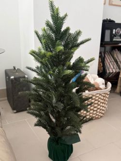 Mini Christmas Tree and Wrapping Set