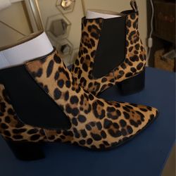 Like New Ladies Leather Booties 