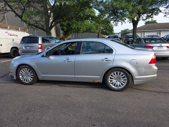 Ford Fusion Hybrid Silver Sedan