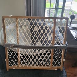 23x42 Adjustable Safety Gate 