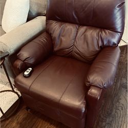 Haverty’s Leather Lift Chair
