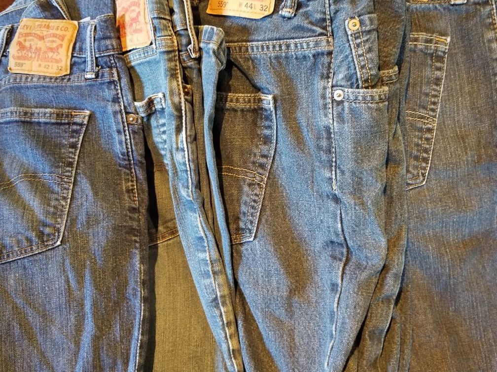 Men's Levi's & Kirkland Jean's/ Dress Pants (7 Pair Of Pants Total) $20