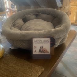 Snooze Paws Pet Bed $40 OBO