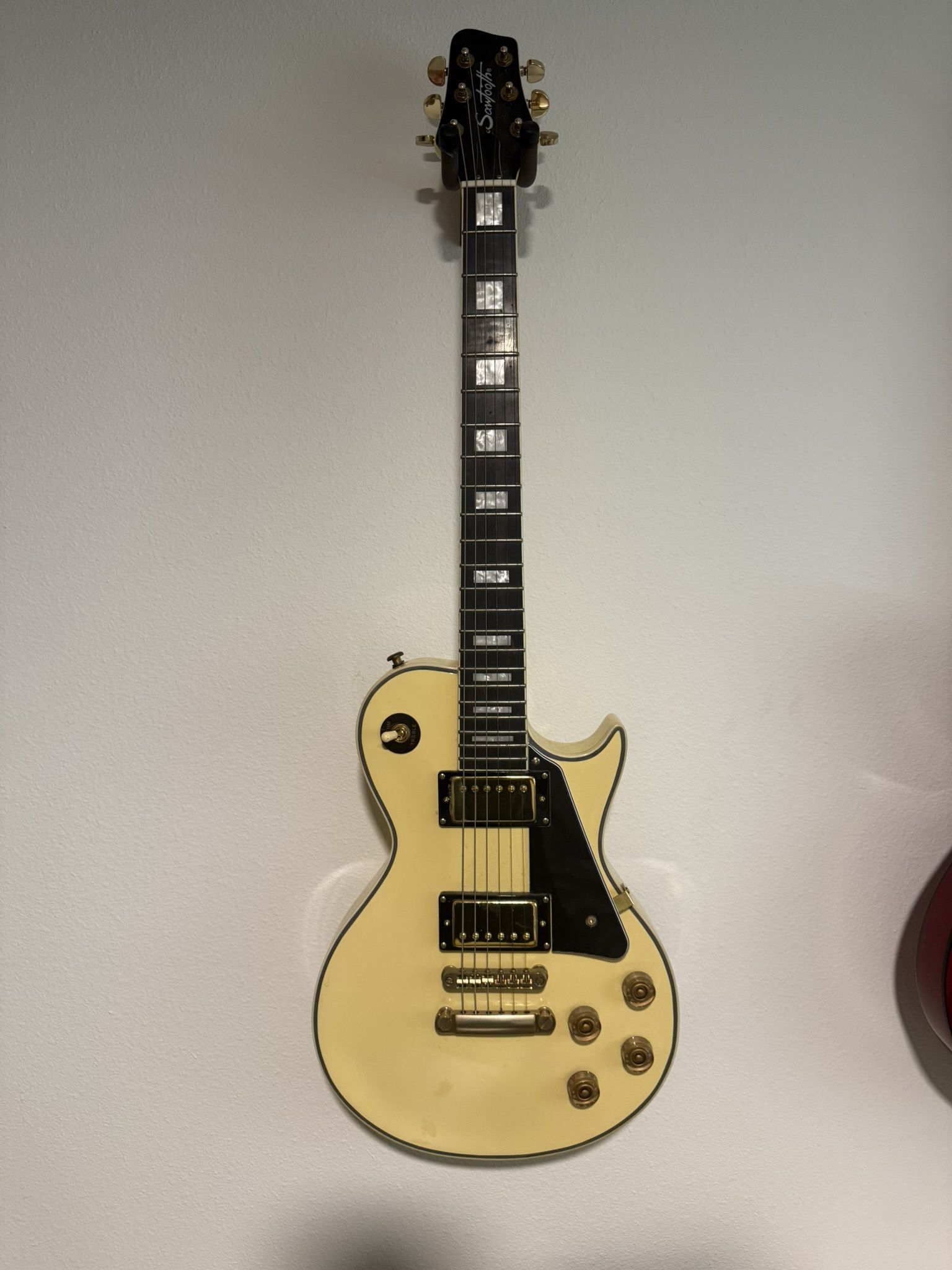 Sawtooth Heritage Guitar W/ Hard Case & Leather Gigstrap 