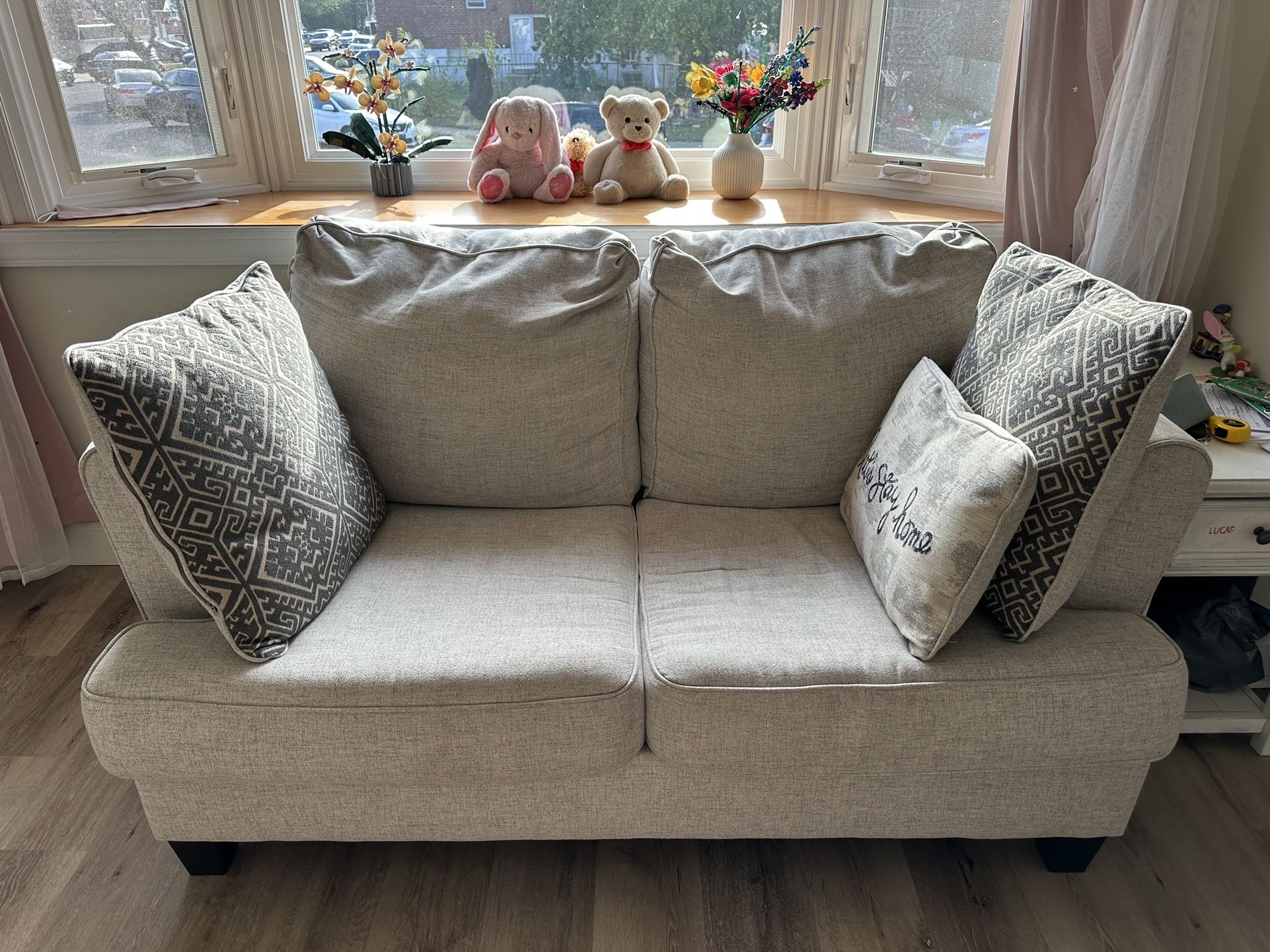 ποΈ Loveseat β Excellent Condition β Only $100