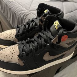 Size 11..Men Jordan’s 1s…In Good Condition Needs A Little Cleaning..(as Is)  $95..$80..((More Size 11..Read Description 👇🏽