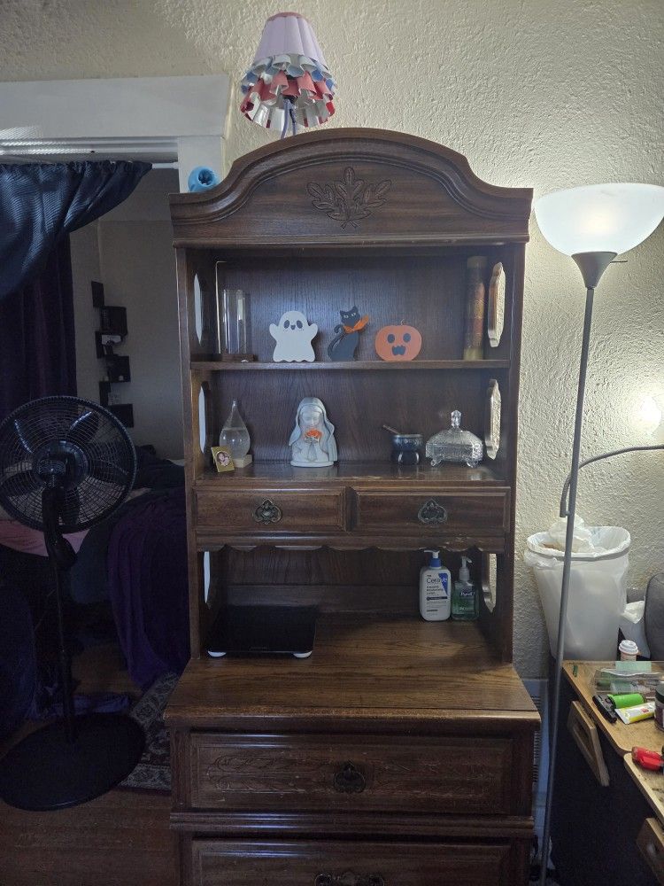 Beautiful Oak Hutch!