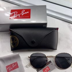 Woman’s RayBan Sunglasses 