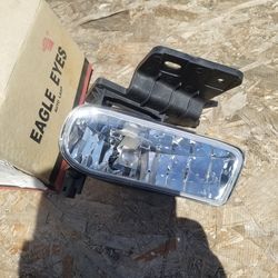Chevy / GMC truck, Silverado / Tahoe / Sierra / Yukon fog lamp $25 99 - 02