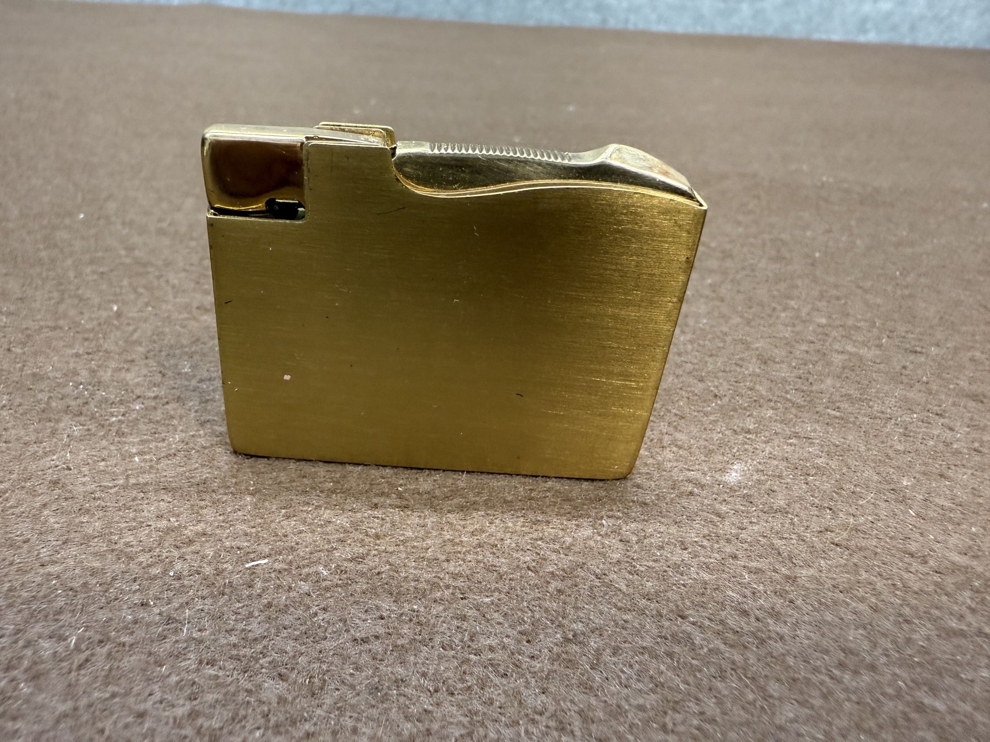 Vintage Elgin American lighter, gold tone , need Lighter flint