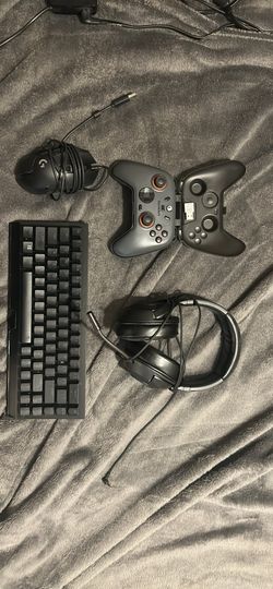 Gaming Accessories Bundle - Logitech G502, Razer Keyboard, Razer Kraken X Lite & GameSir Controller