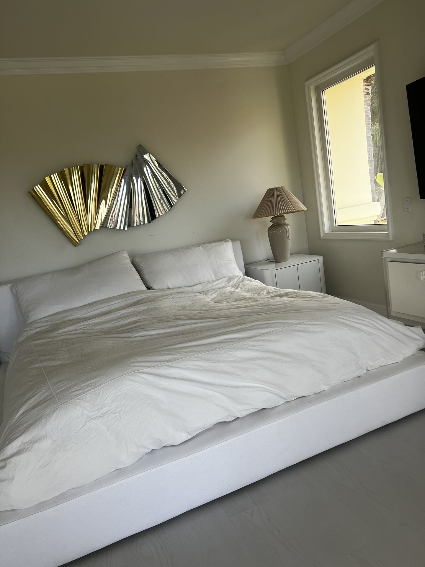 Authentic Restoration Hardware Cloud Bed for Sale in Newport Beach, CA