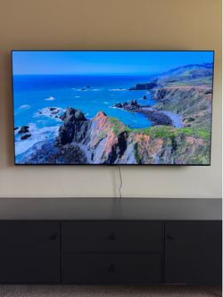77” LG C3 OLED evo 4K TV – Like New – Low Hours – Includes Stand + Wall Mount