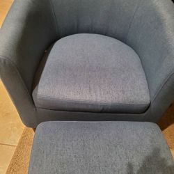 Comfy Chair With Ottoman