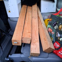 Roughly 4"x4"x4' wood posts, Lumber for Projects Or Fire Wood