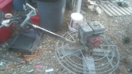 Power trowel
