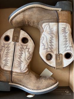 Boys boots