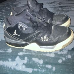Jordan Flight 23 (size 6Y)