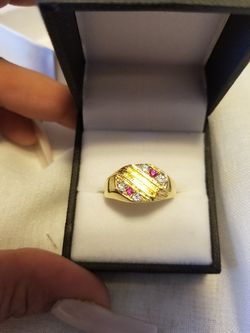 Gold ring 10k size 9 an half