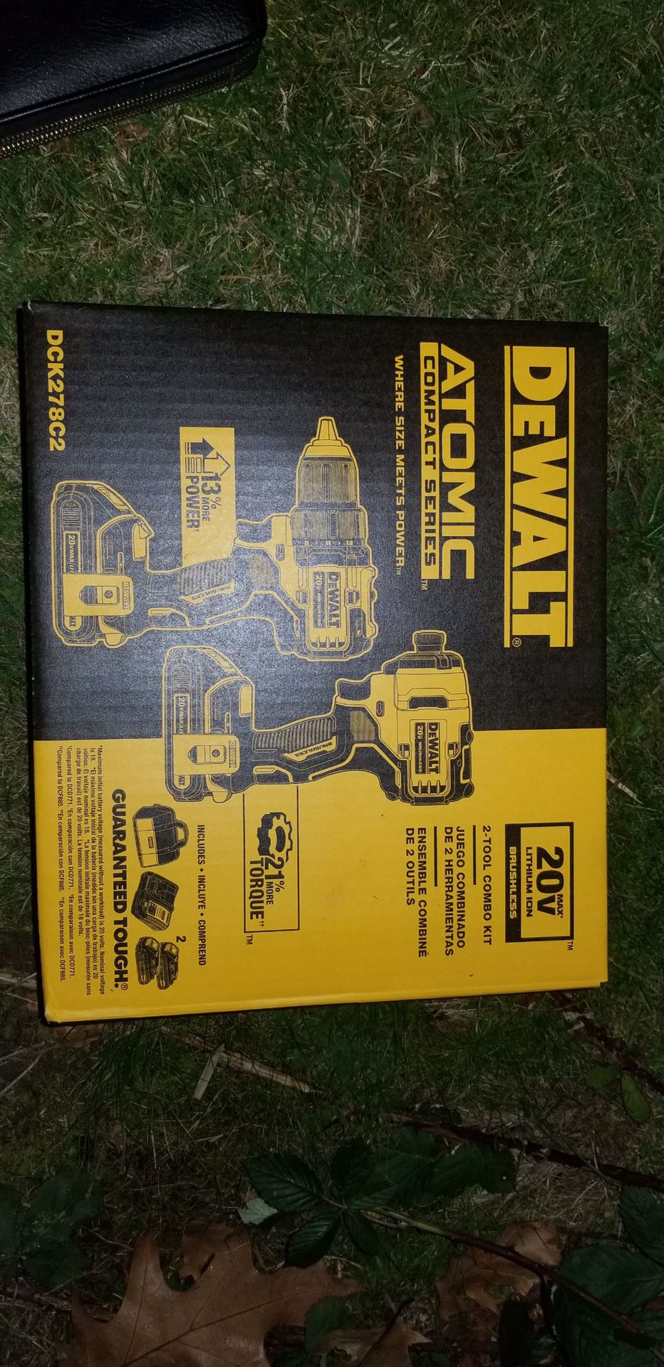 Brand new Dewalt Atomic Compact Series 20V Drill set