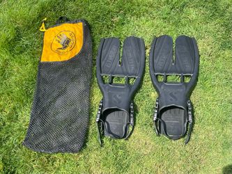 Scuba Pro Twin Jet diving fins LARGE with BodyGlove storage bag.