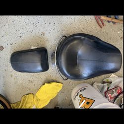 Harley-Davidson two-piece motorcycle seat In Real good Shape 