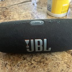 JBL Charge 5