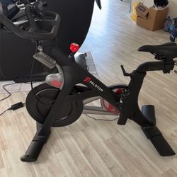 Peleton New Condiition. 