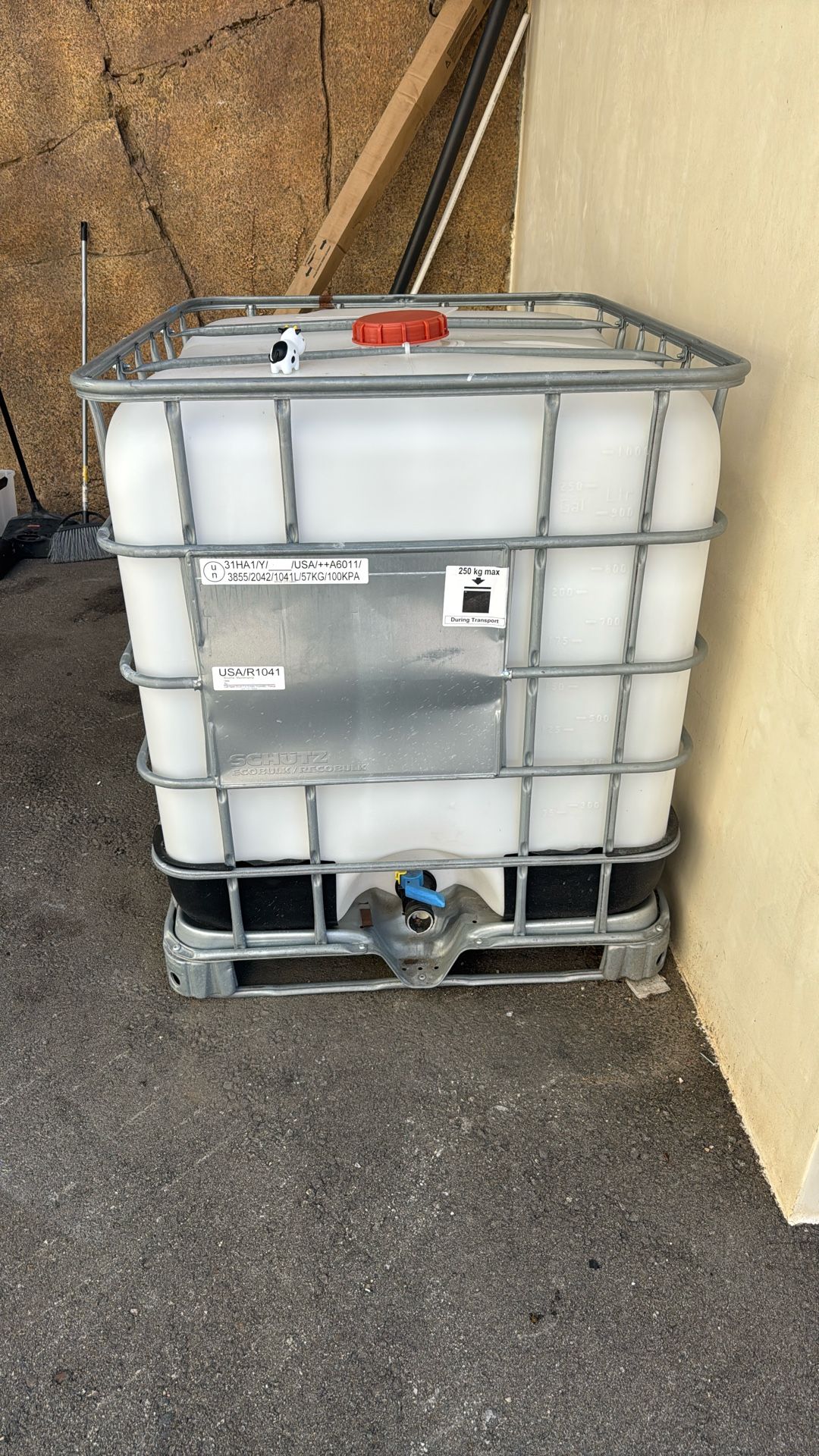 Industrial Container 275 Gallons 1/2L X39