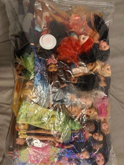 31 Disney princess and Barbie