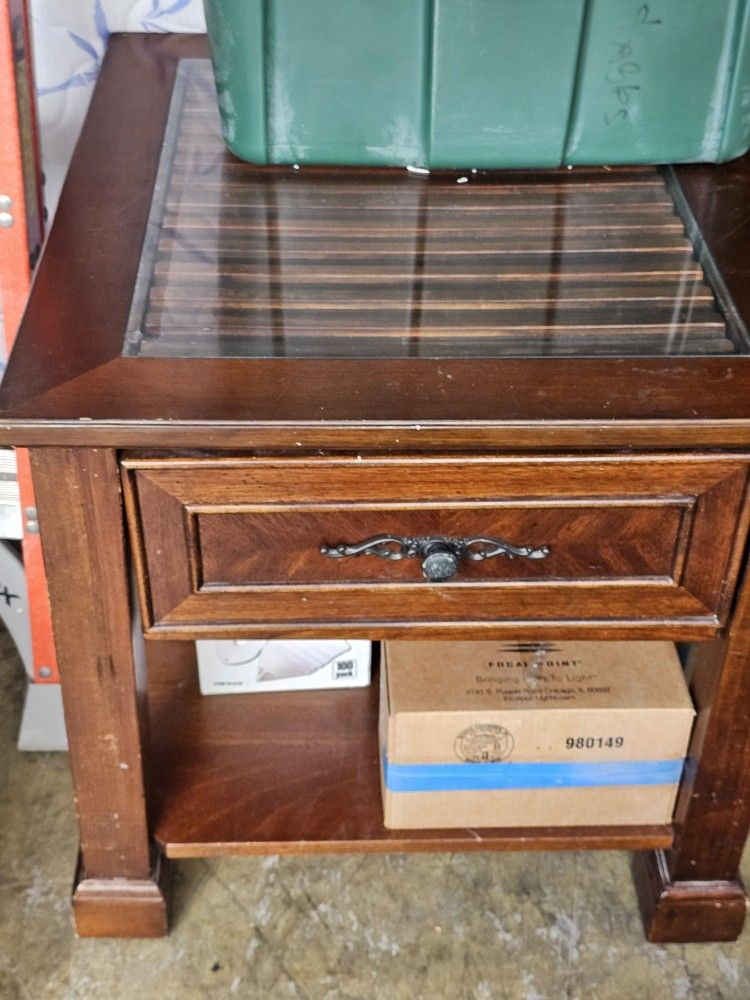 Nice End Table, Solid Wood.