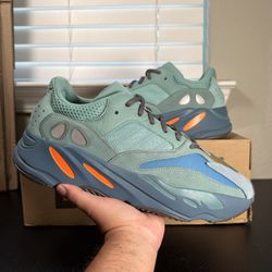 Yeezy 700 Azurre