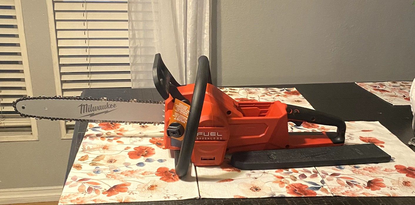 Milwaukee M18 FUEL 18 V Lithium Ion 16" Brushless Battery Chainsaw TOOLONLY