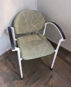 Izzy+/Fixtures Bola Guest Chair – Like New – $200 📦 Miami