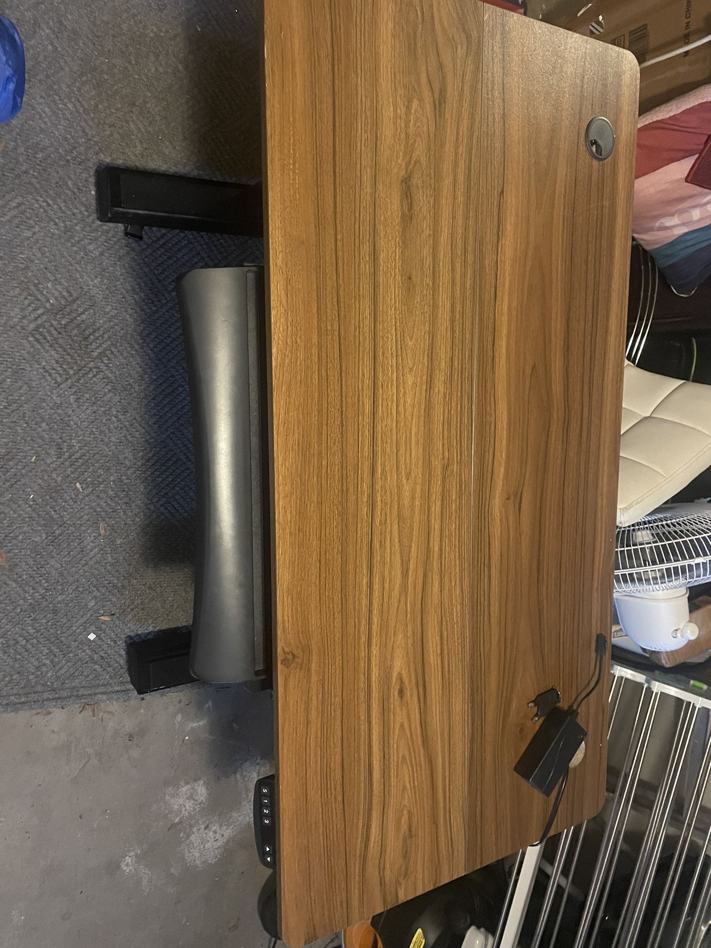 Adjusting Desk