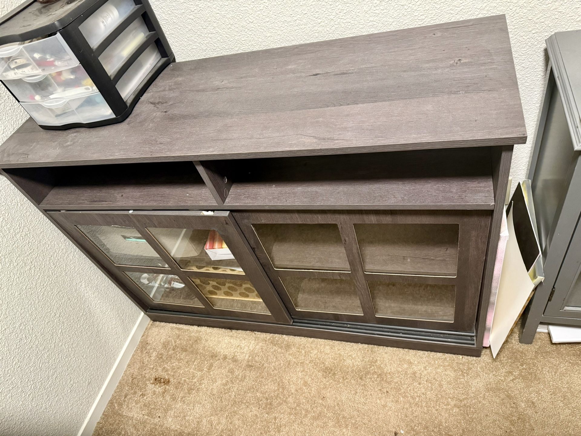 Hutch w/ Sliding Glass doors