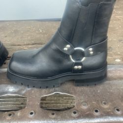 Men’s Size 9 Harness Boots