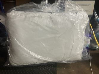 Side sleeper bed pillow