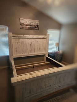 Beautiful Ca King head/footboard/frame