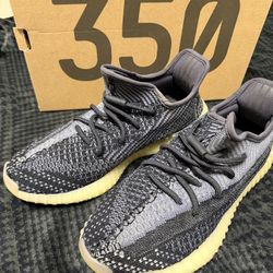 Yeezy 350 Carbon Like New 99.9%