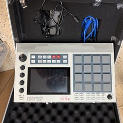 Akai MPC Live II Retro edition