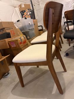 Extendable table and high quality new chairs