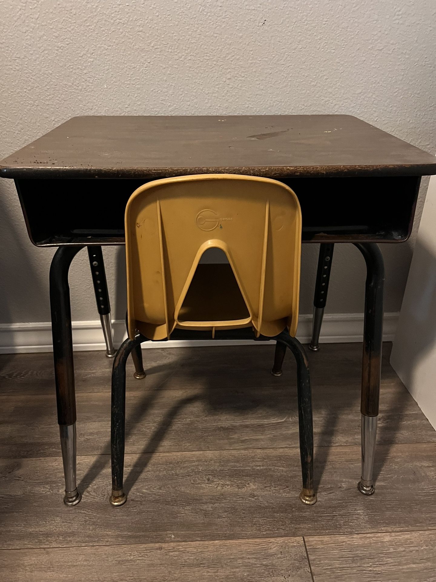 Kids Desk & Chair