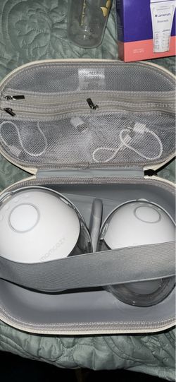 Momcozy Wearable Breast Pump with Case