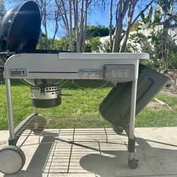 Weber Performer Deluxe 22” Charcoal Grill with Table