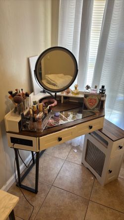 Vanity with Lighted Mirror