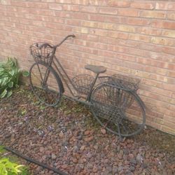Vintage Wrought Iron Full Size Yard Decoration Plantern Bicycle