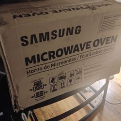 Brand New Samsung microwave oven over the range ! 1700lbf. $250 