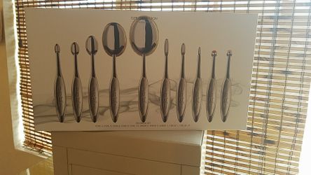ARTIS SMOKE FINISH MAKEUP BRUSH SET