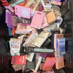 Over 150 Press On sets 